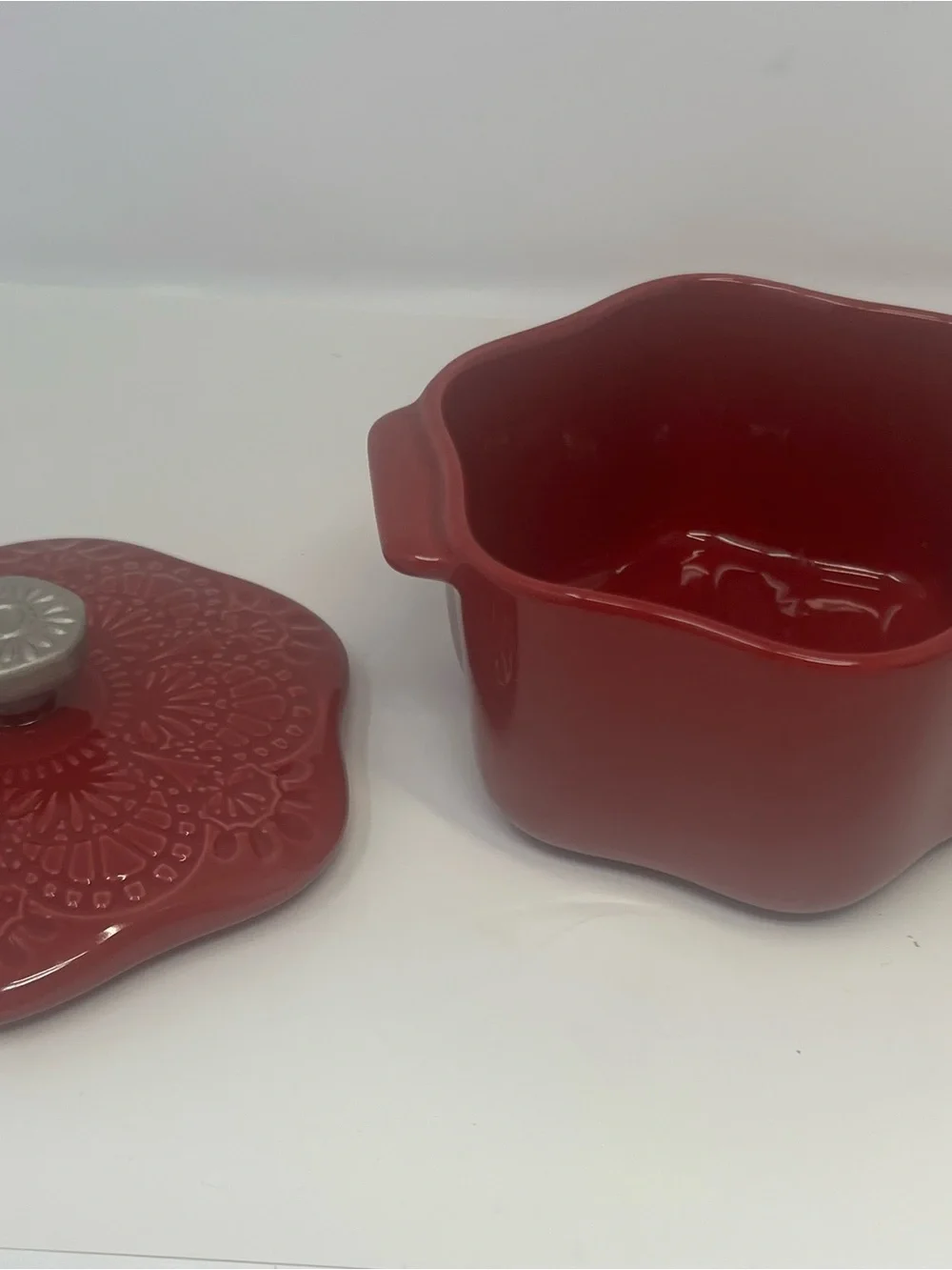 The Pioneer Woman Mini Cocotte With Lid 2 Piece Set Red Snowflake